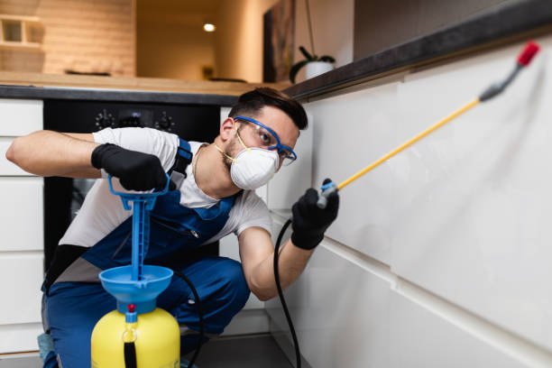 Best Best Pest Control Companies  in Oconomowoc, WI