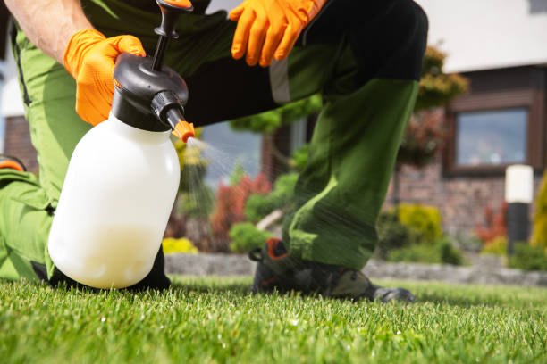 Best Pest Control for Businesses  in Oconomowoc, WI